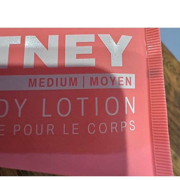 KOURTNEY Self Tan Body Lotion Self Tanner Medium 6.7 oz Brand New Unopened - Picture 3 of 4